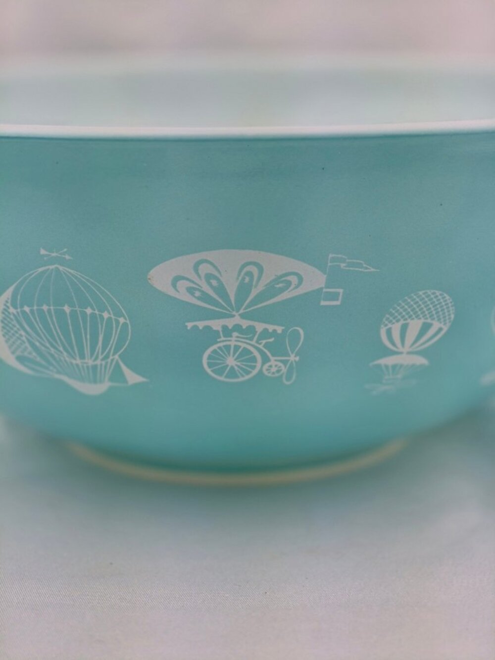 Vintage 444 Pyrex Hot Air Balloon Cinderella Mixing Bowl 4 Quart Turquoise MCM - Picture 7 of 16